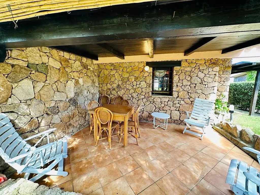 Residence Domos De Rocca Punta Molara Apartment