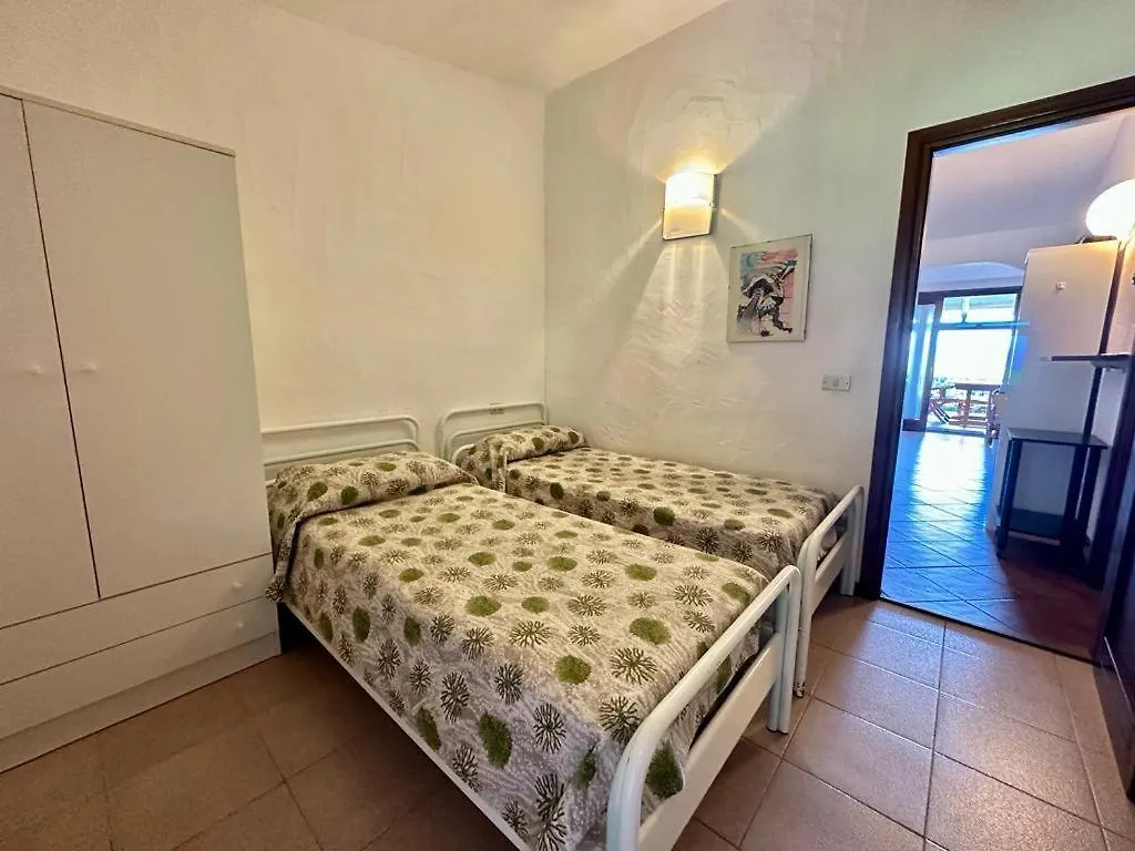 Residence Domos De Rocca Punta Molara Italy