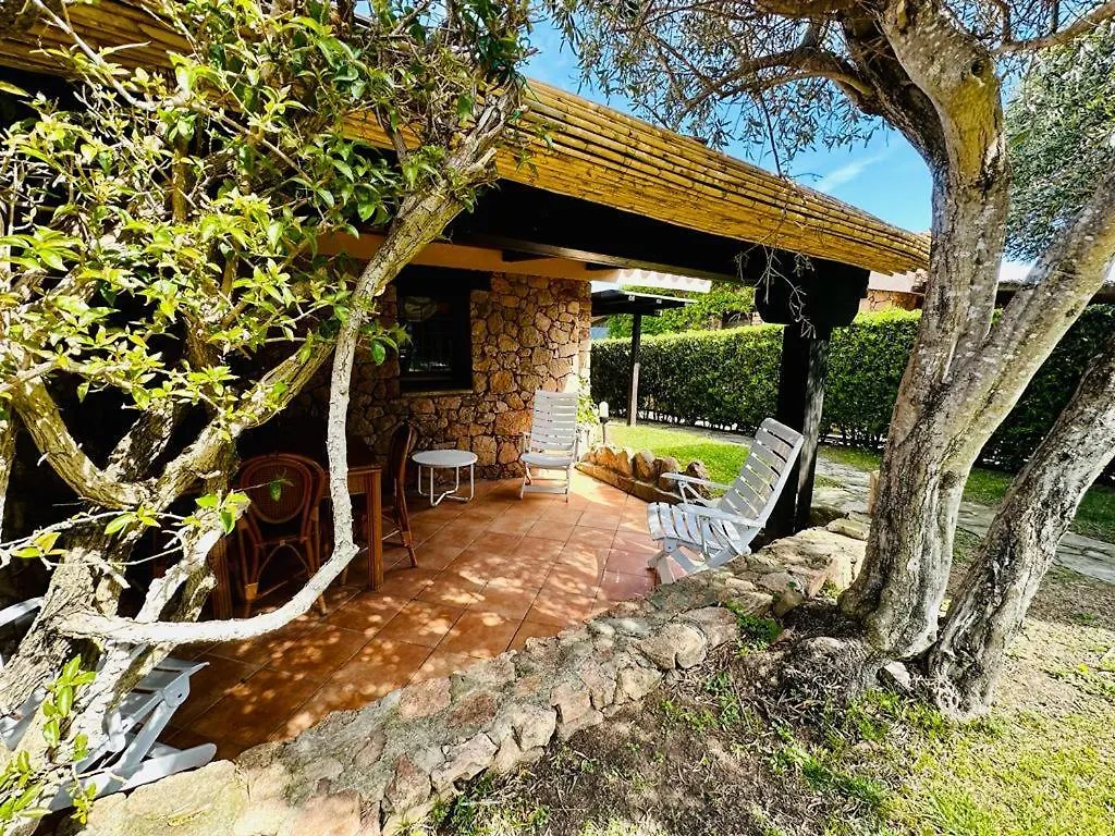 Residence Domos De Rocca Punta Molara Apartment